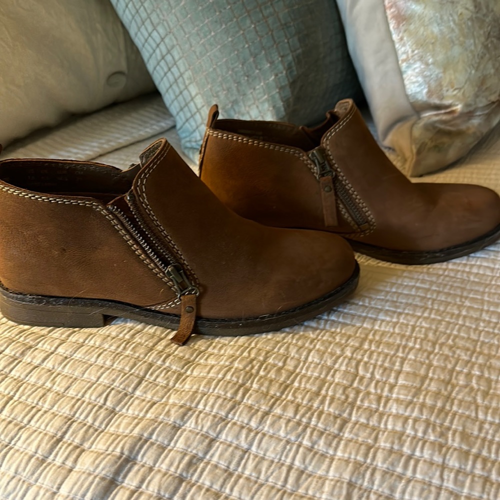 Hush Puppies Women’s Mazin Cayto Ankle Boot. Color:  Chestnut. Size: 7 1/2